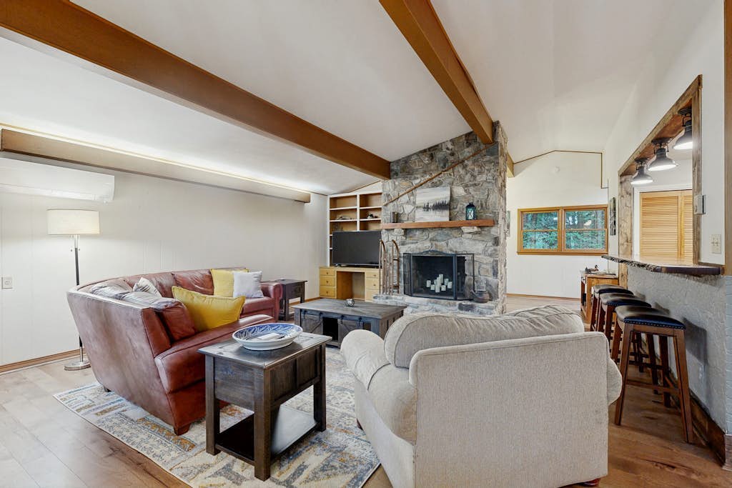 Stunning away from it all mountain view home with large relaxing deck