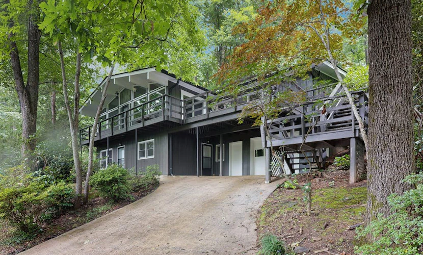 Stunning away from it all mountain view home with large relaxing deck