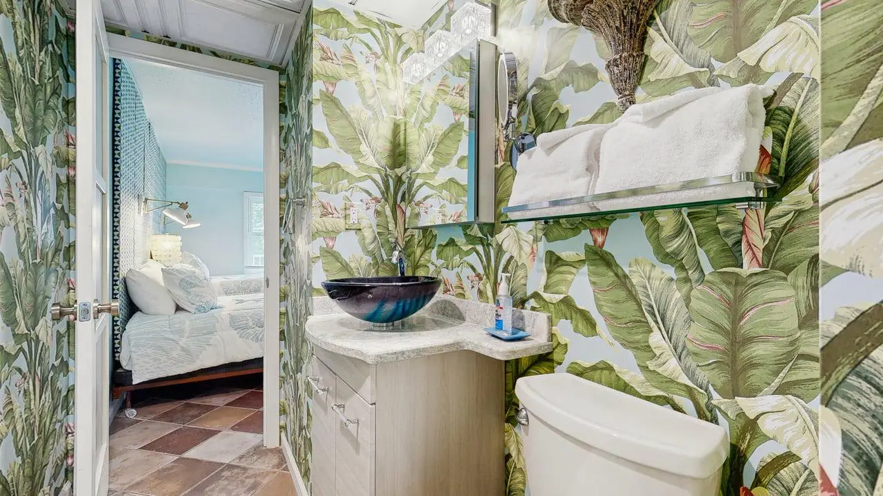 Charming waterfront condo with pool access and private balcony views