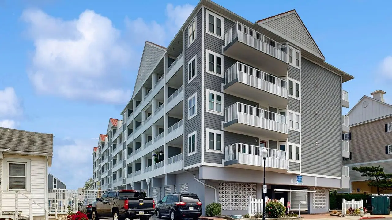 Charming waterfront condo with pool access and private balcony views