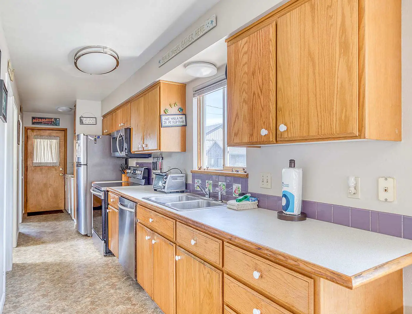 Cozy and Dog Friendly Cottage in the Heart of Rockaway Beach