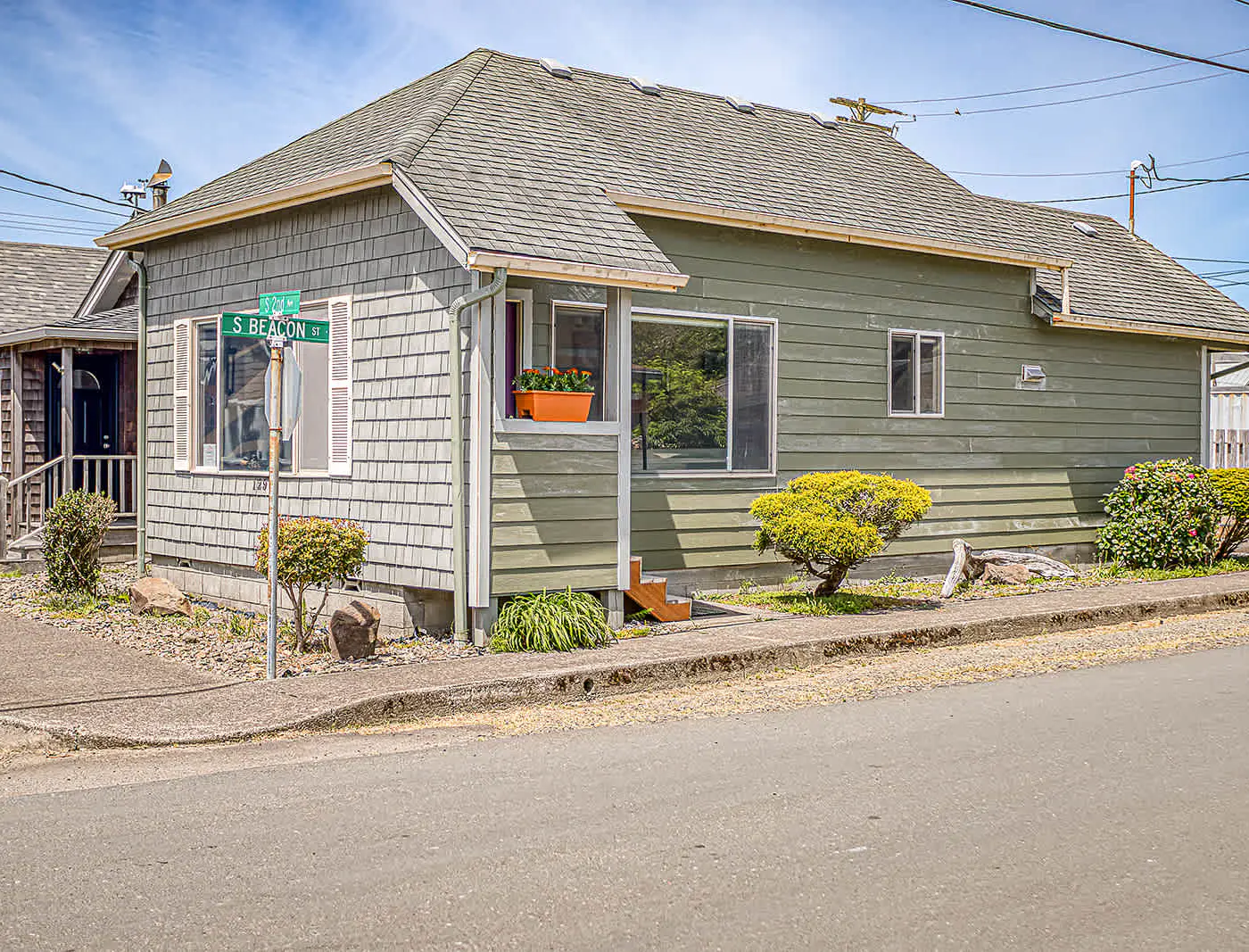 Cozy and Dog Friendly Cottage in the Heart of Rockaway Beach