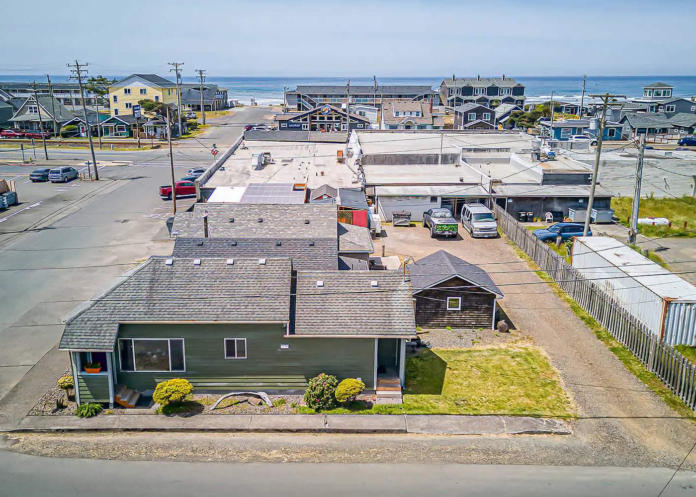 Cozy and Dog Friendly Cottage in the Heart of Rockaway Beach