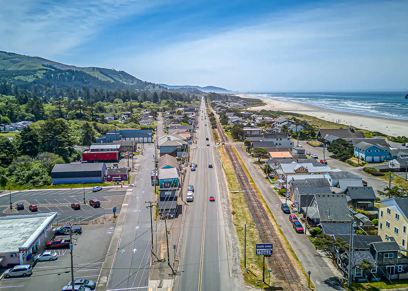Cozy and Dog Friendly Cottage in the Heart of Rockaway Beach