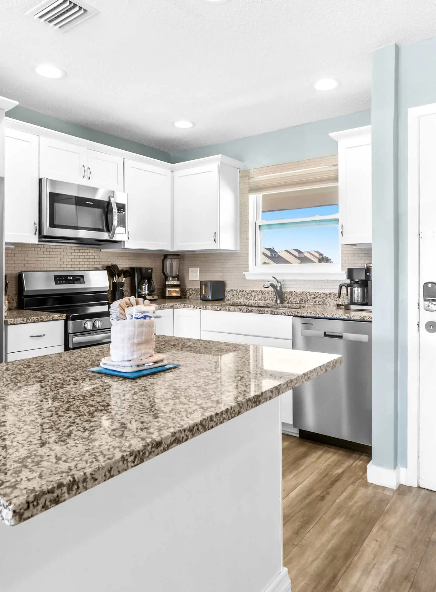 2BR Condo - Shared Pool, Hot Tub & Tennis Courts 