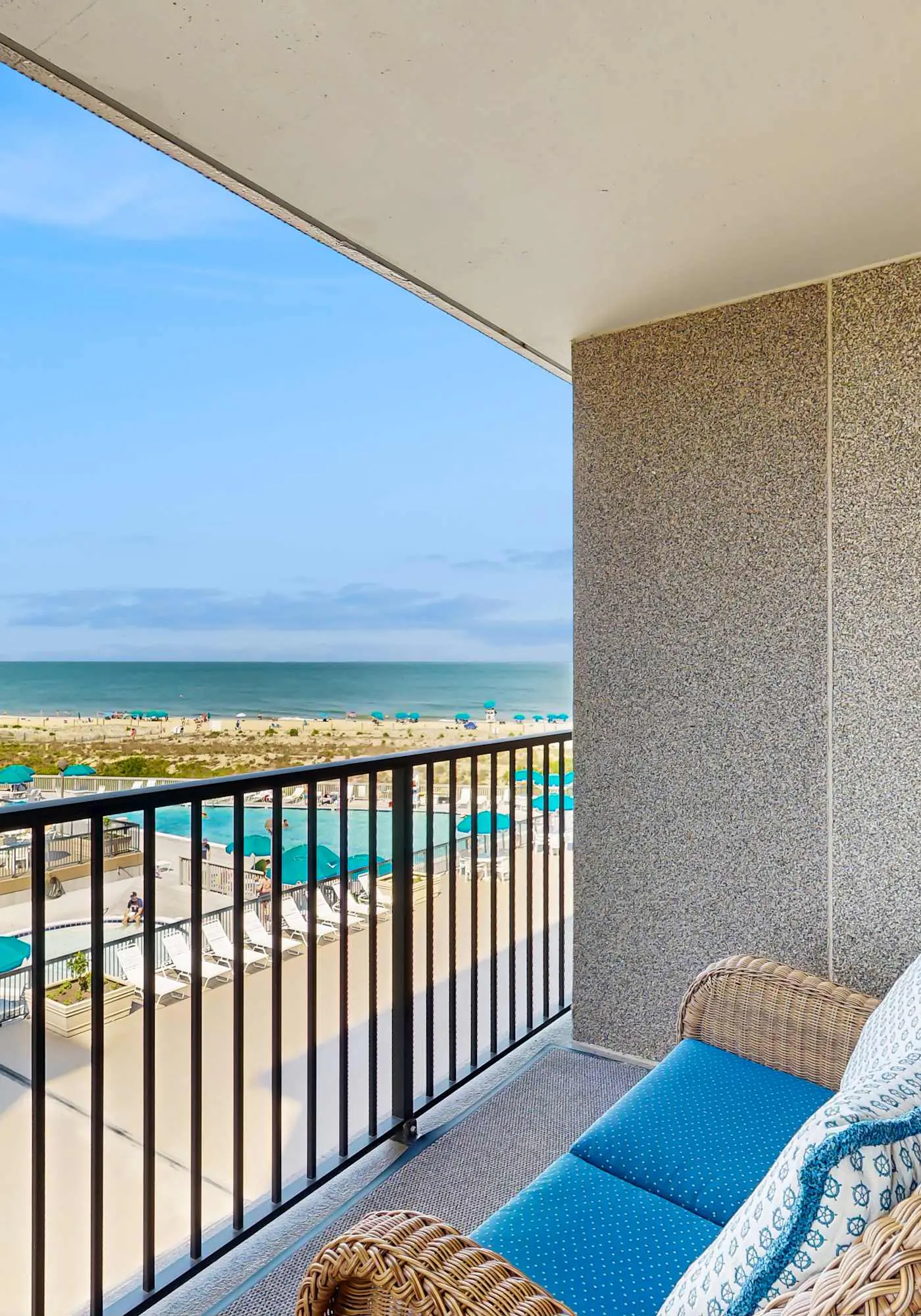 Sea Colony 3rd floor, end unit condo with pools tennis & pickle ball courts fitness center