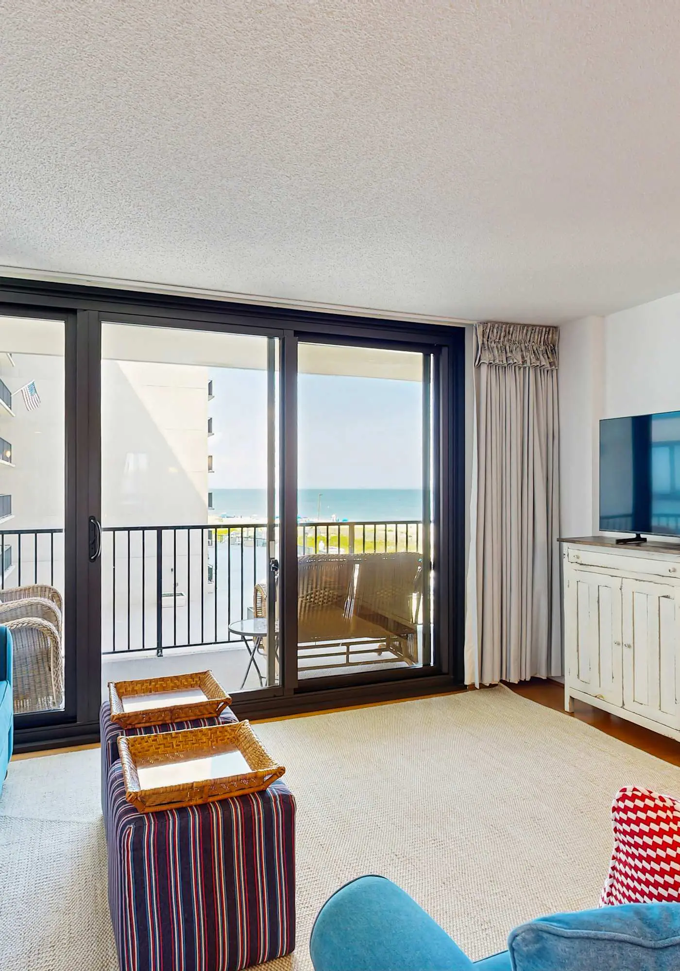 Sea Colony 3rd floor, end unit condo with pools tennis & pickle ball courts fitness center