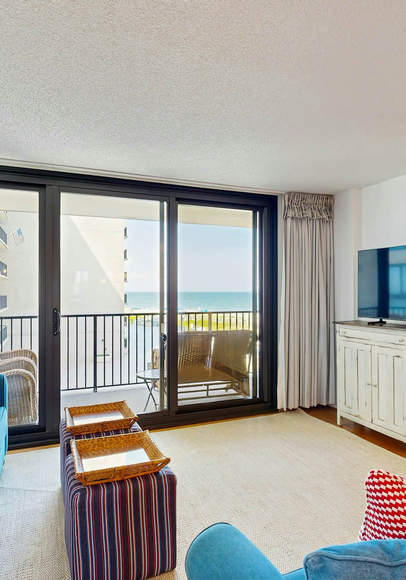 Sea Colony 3rd floor, end unit condo with pools tennis & pickle ball courts fitness center