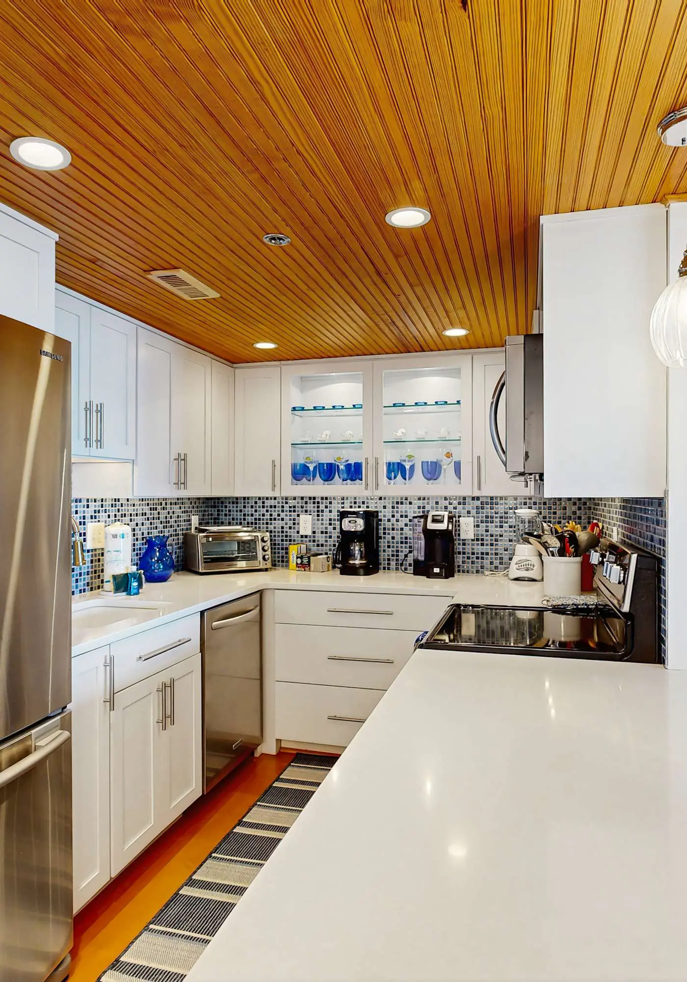 Sea Colony 3rd floor, end unit condo with pools tennis & pickle ball courts fitness center