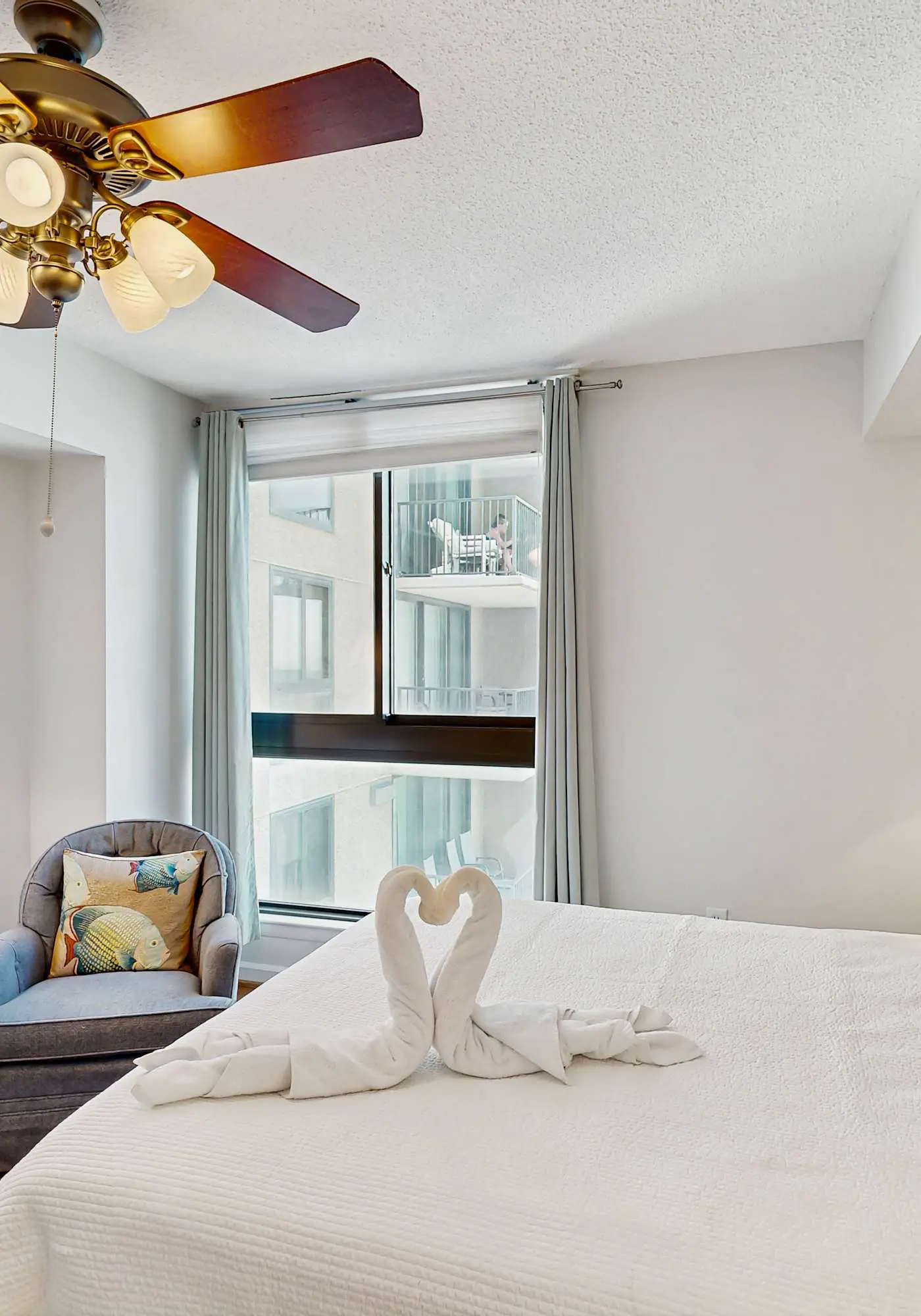Sea Colony 3rd floor, end unit condo with pools tennis & pickle ball courts fitness center