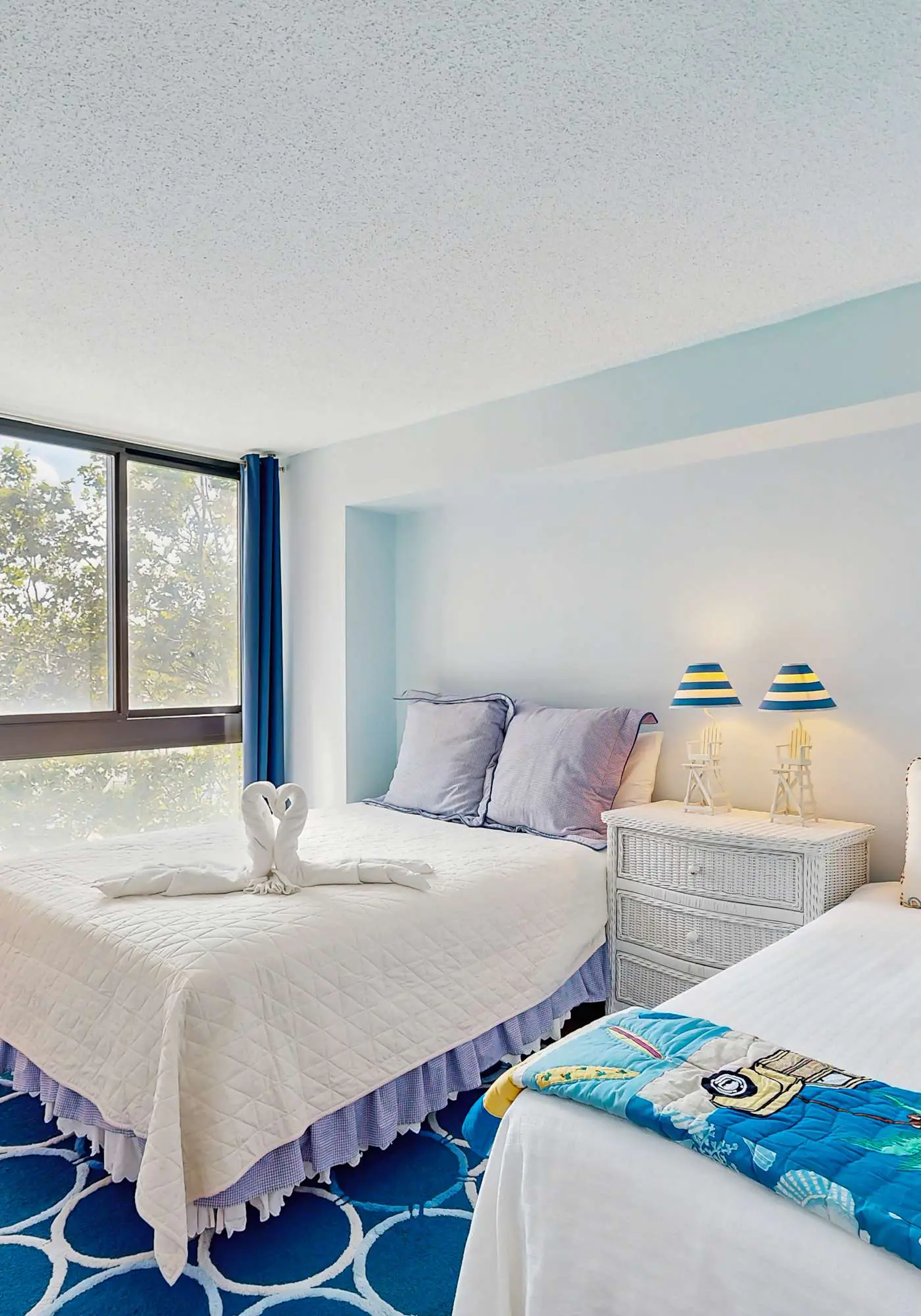 Sea Colony 3rd floor, end unit condo with pools tennis & pickle ball courts fitness center