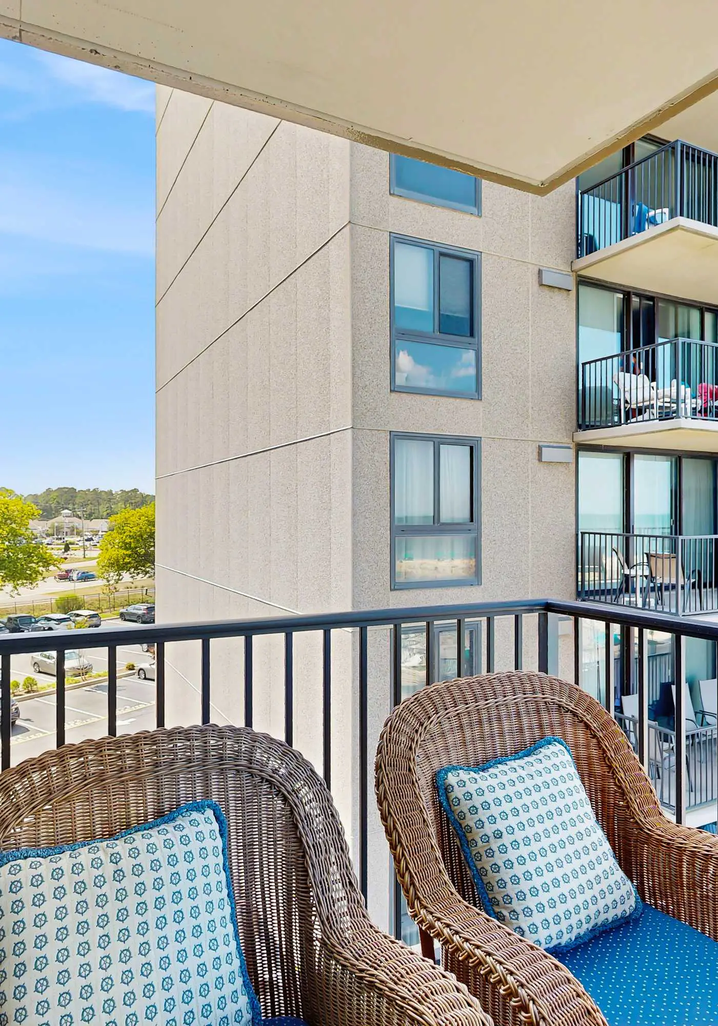 Sea Colony 3rd floor, end unit condo with pools tennis & pickle ball courts fitness center