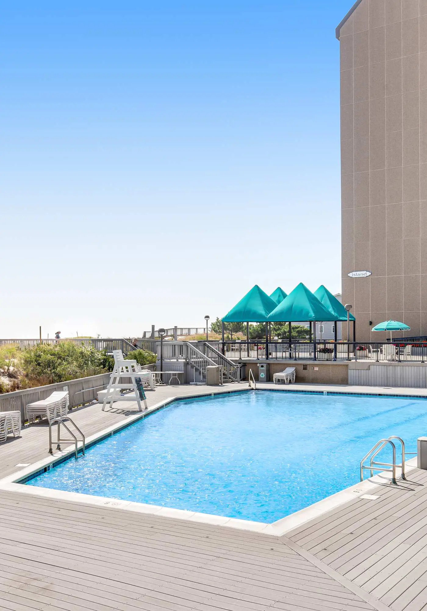 Sea Colony 3rd floor, end unit condo with pools tennis & pickle ball courts fitness center