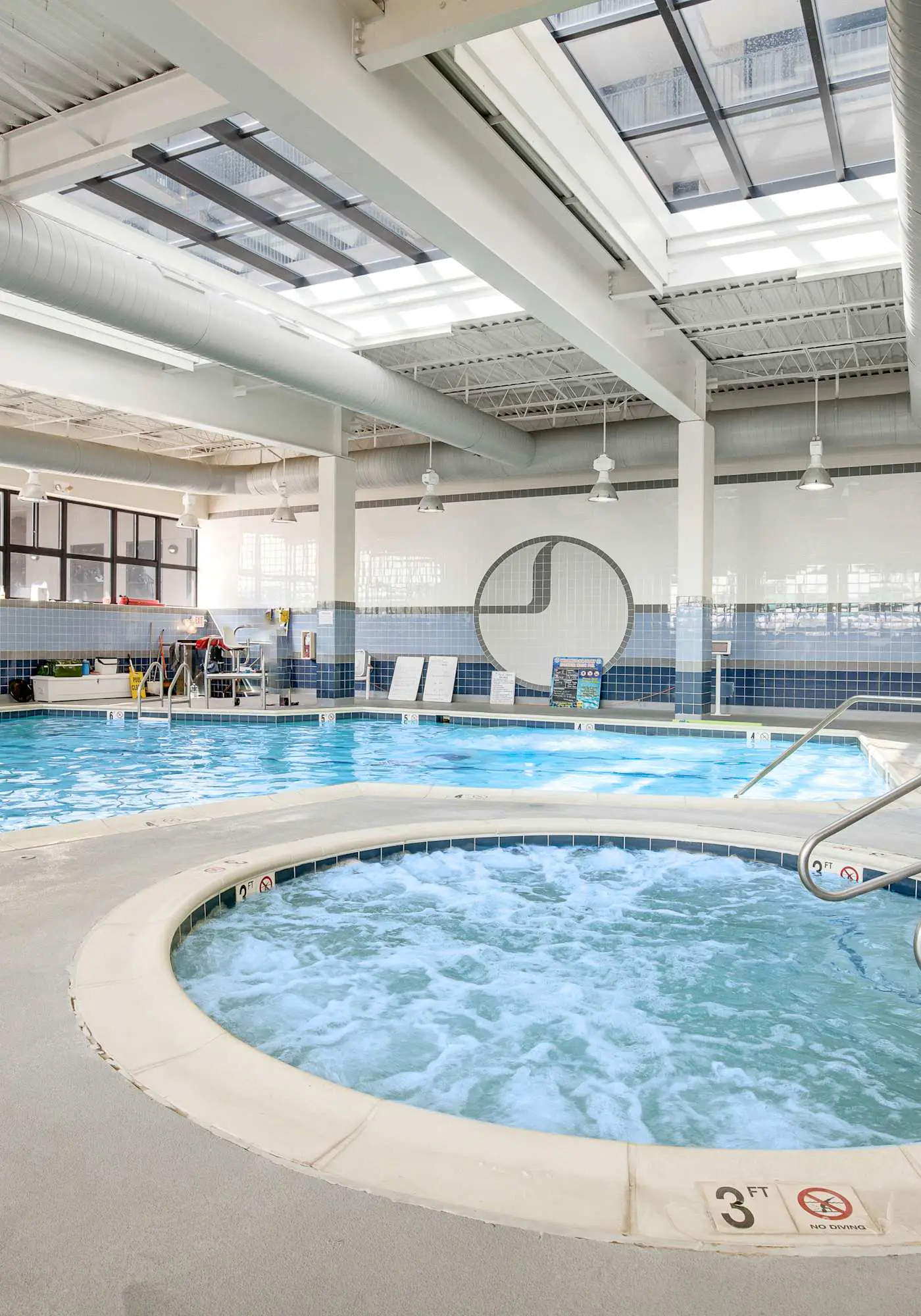 Sea Colony 3rd floor, end unit condo with pools tennis & pickle ball courts fitness center