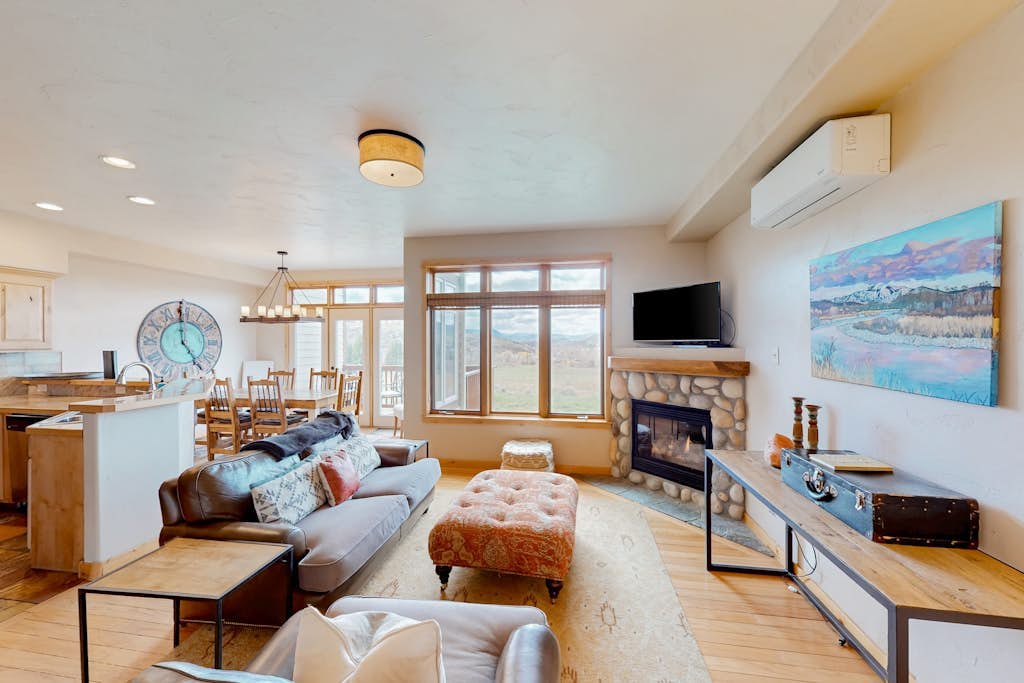 Spacious Home with A/C, Mountain Views, Fireplace & Garage