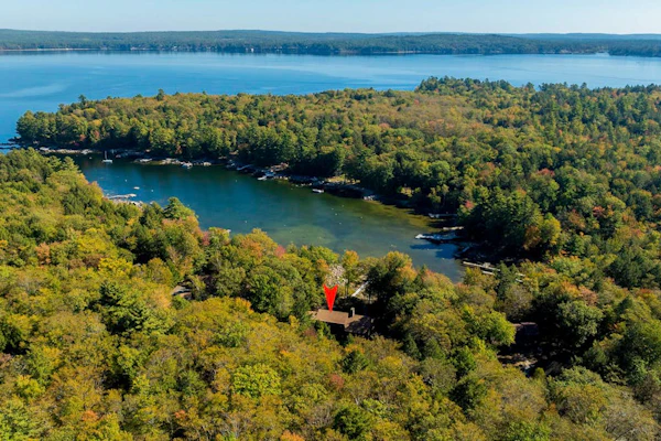 Private beach and dock: Beautiful views, dog friendly, large deck, mooring & AC
