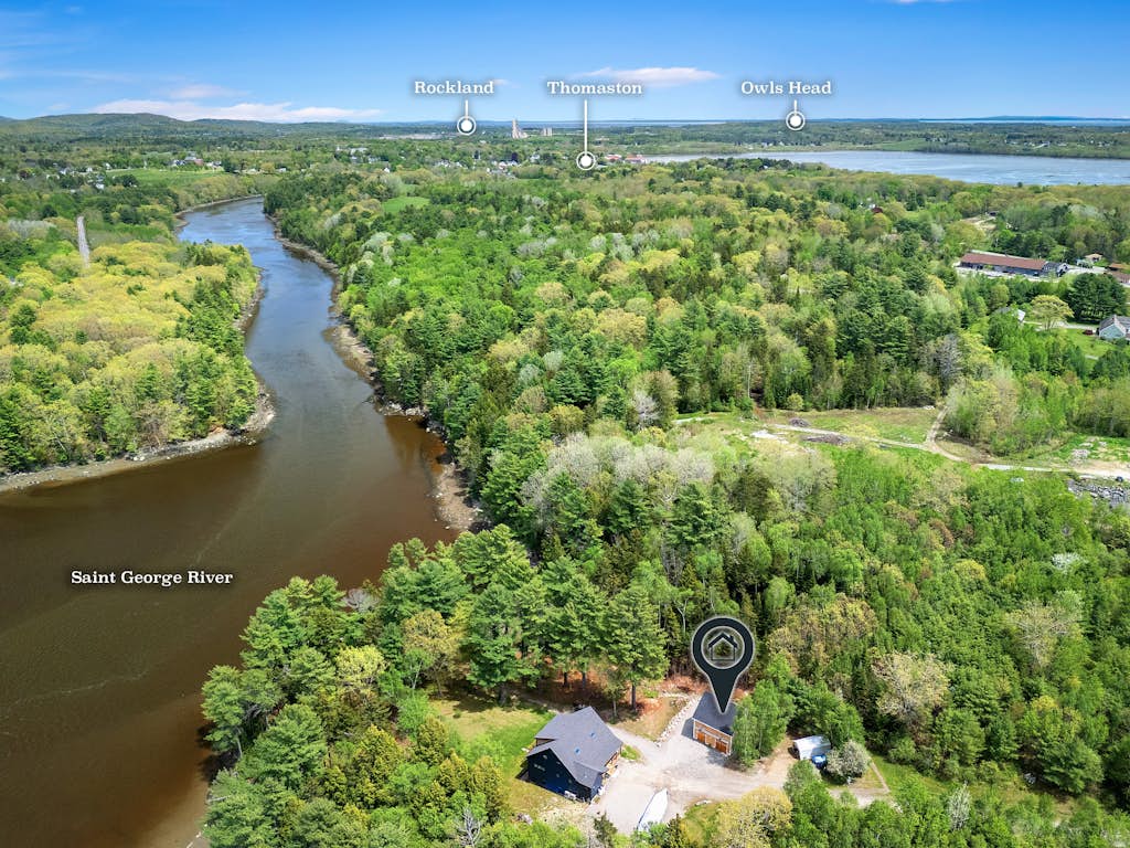 Bent River Guest Quarters - River-view retreat for 2 with kitchen, patio, AC, Wi-Fi