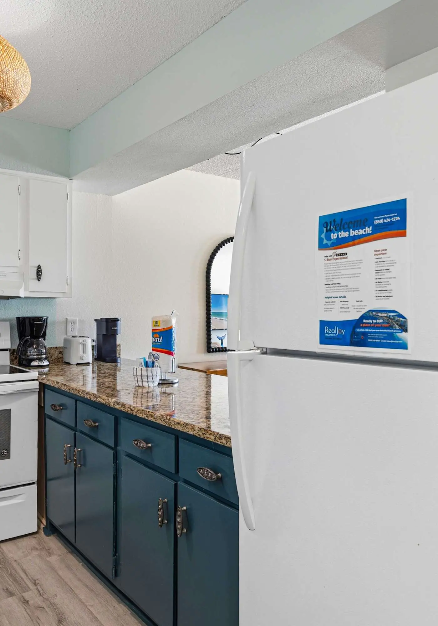 Beachfront Condo, minutes from family friendly attractions