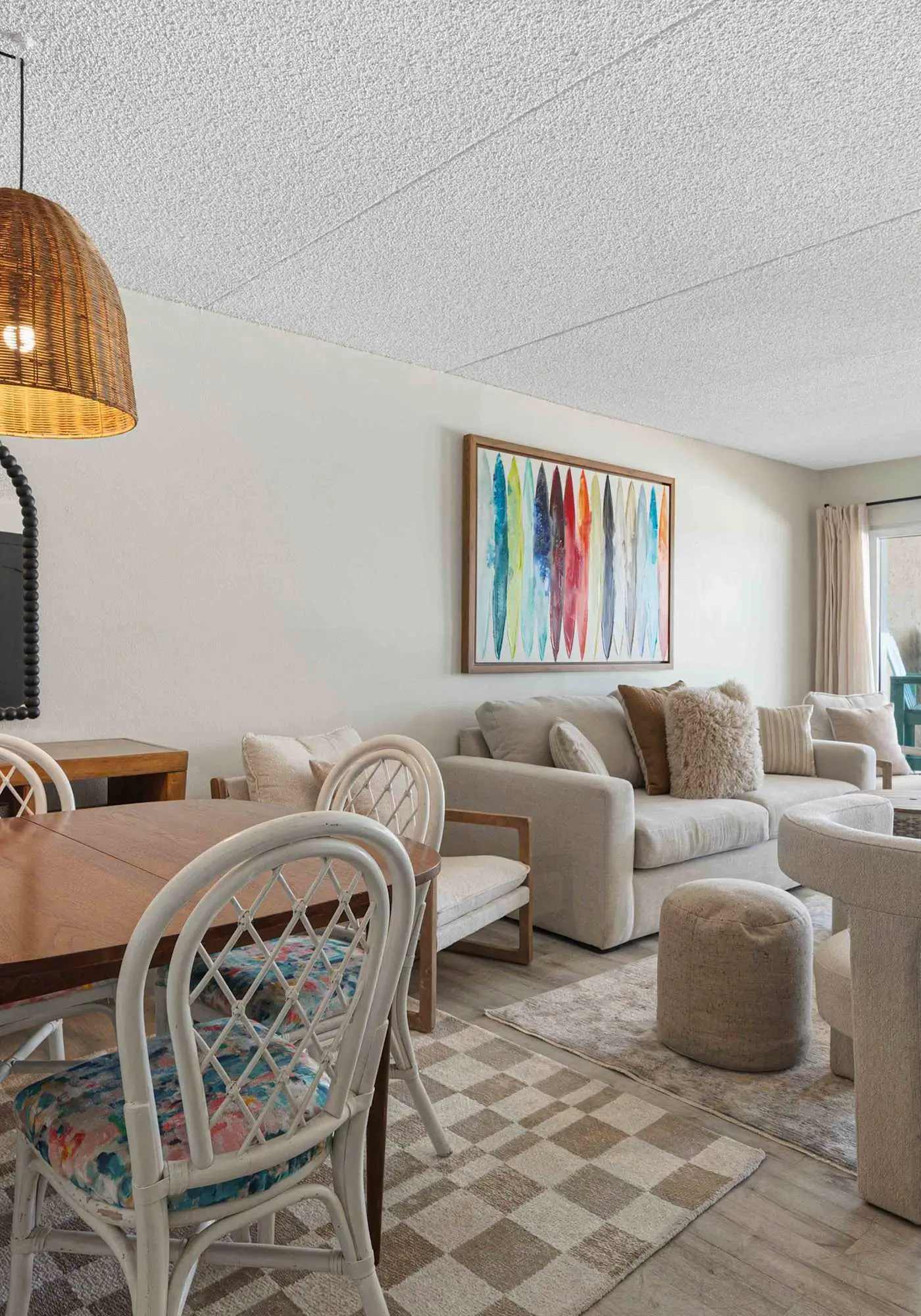 Beachfront Condo, minutes from family friendly attractions