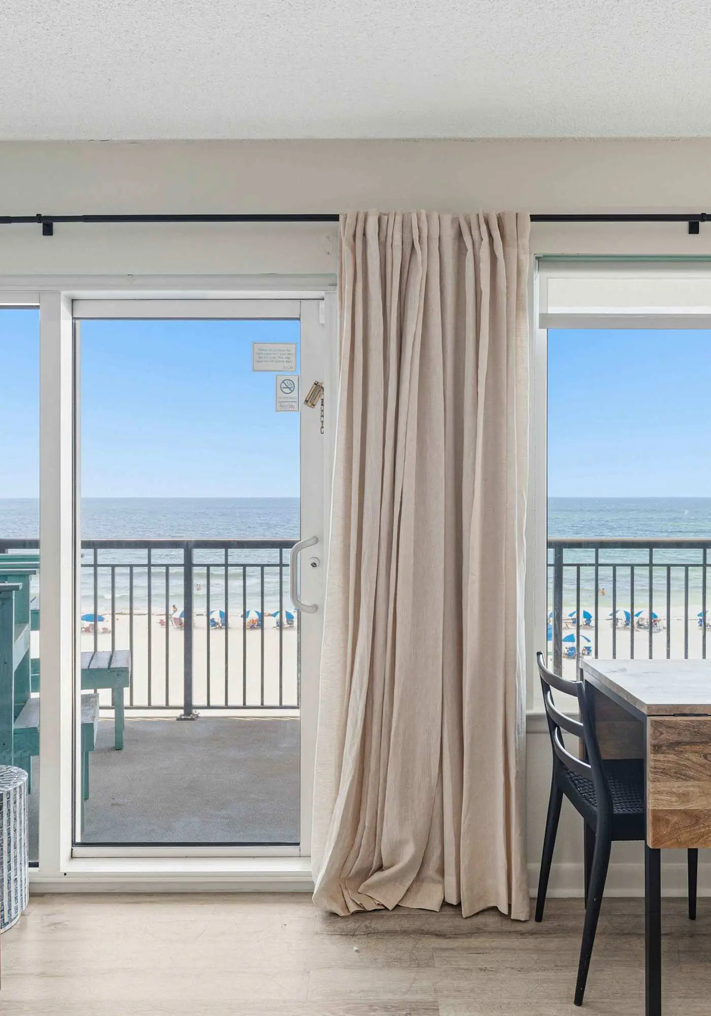 Beachfront Condo, minutes from family friendly attractions