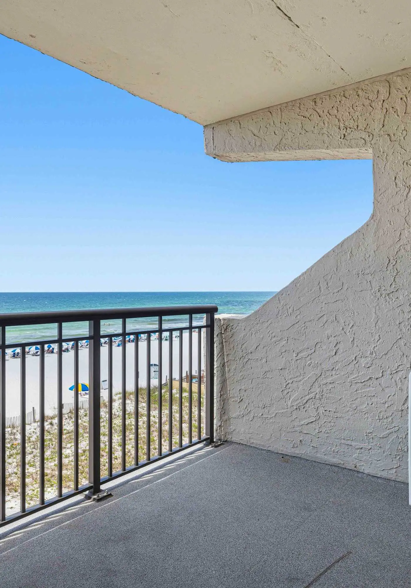 Beachfront Condo, minutes from family friendly attractions