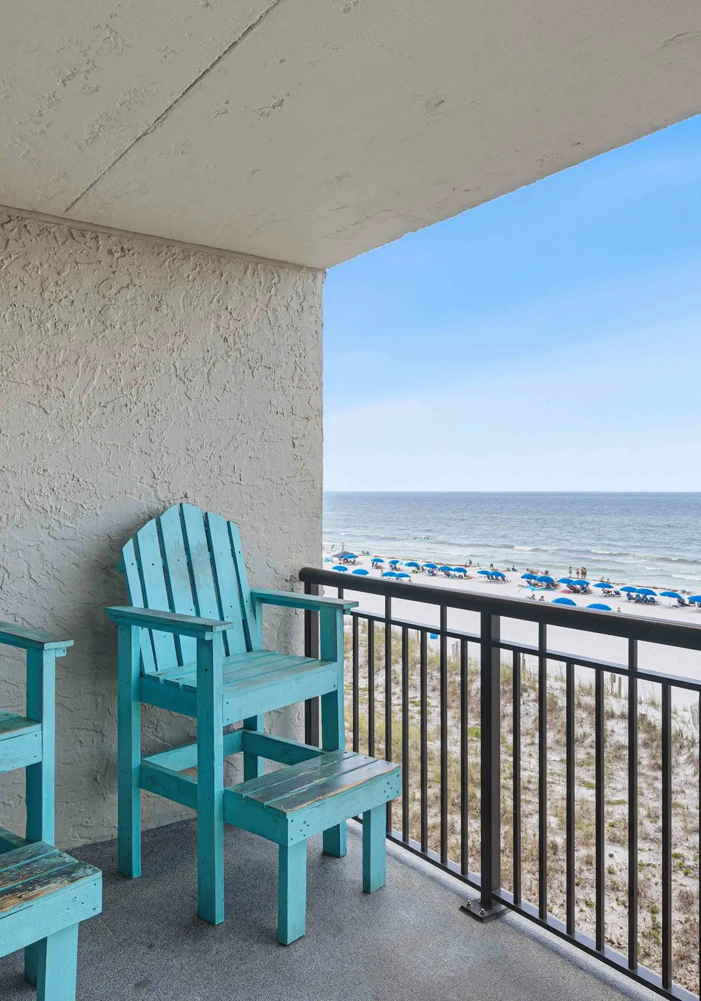 Beachfront Condo, minutes from family friendly attractions