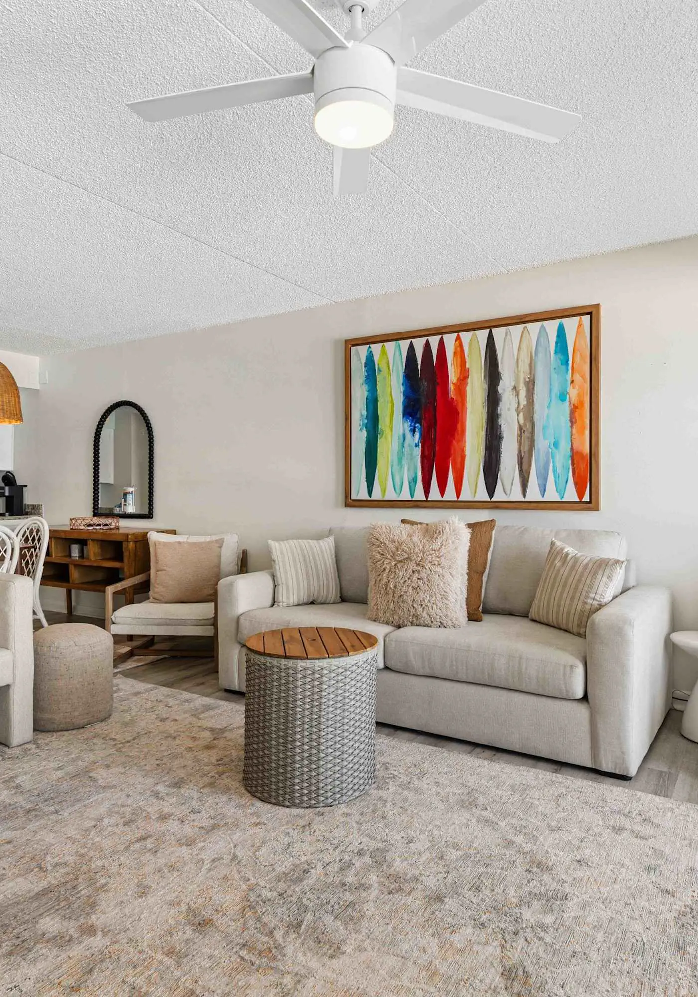 Beachfront Condo, minutes from family friendly attractions