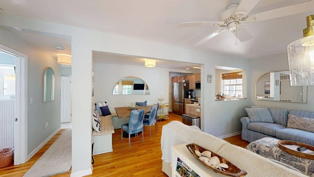 Rehoboth Beach Gem - Porch Washer & Dryer Walk to Beach