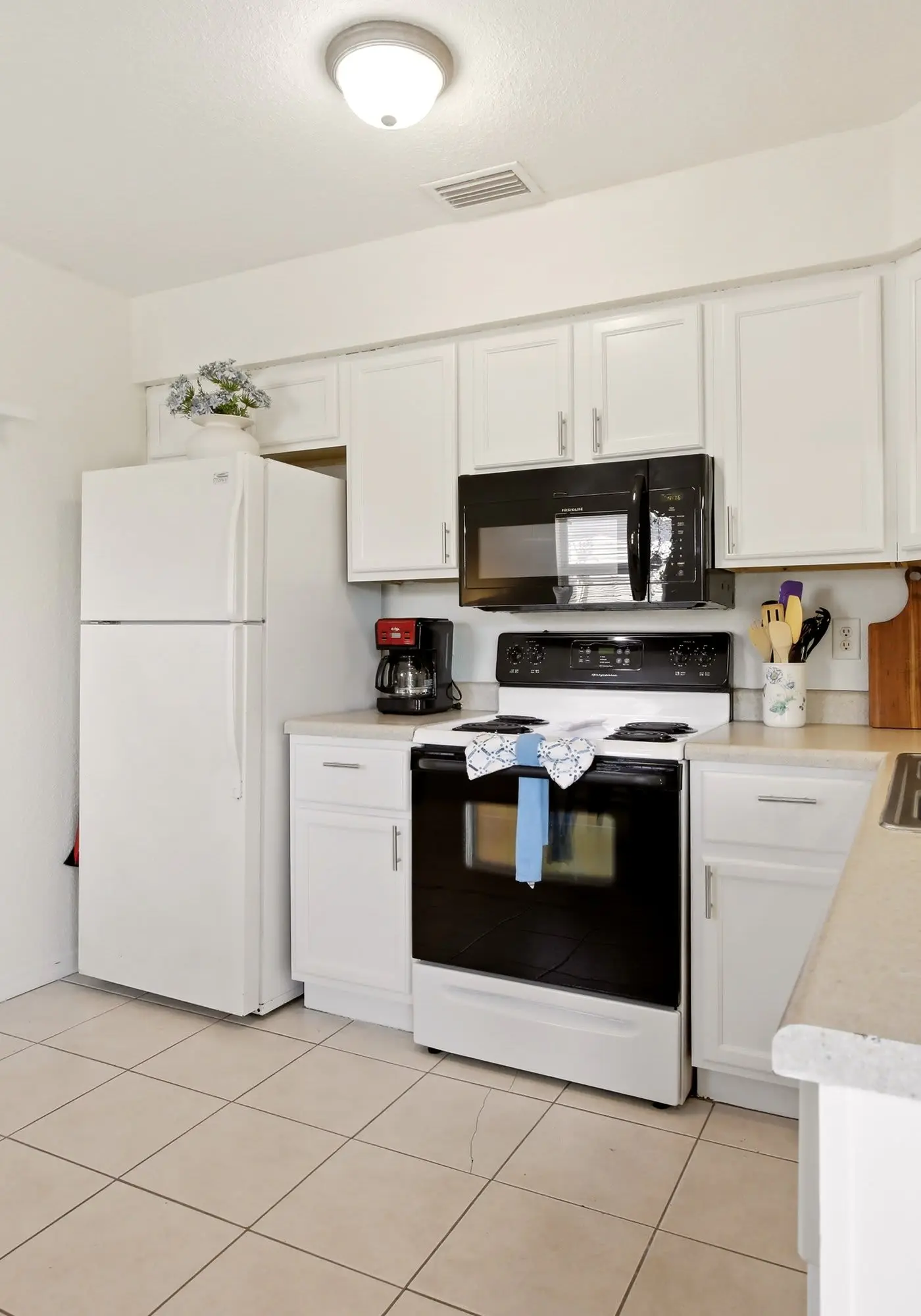 Spacious duplex, dog friendly & full kitchen