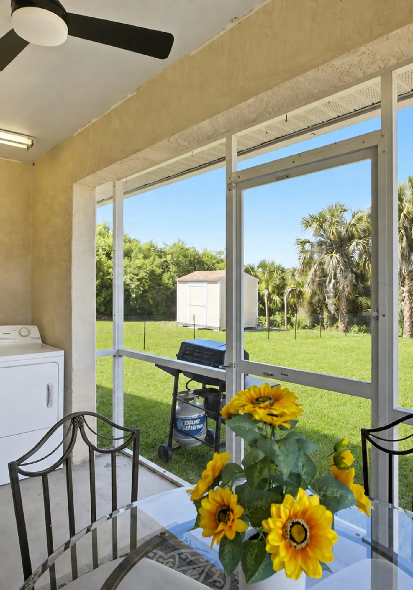 Spacious duplex, dog friendly & full kitchen