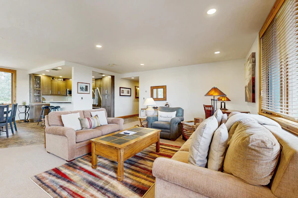 Condo on the slopes w/ hike & bike trails, restaurants, & pools just steps away