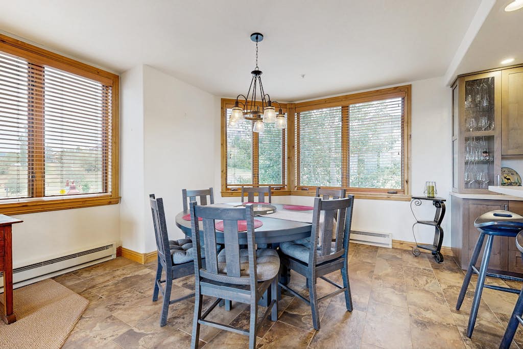 Condo on the slopes w/ hike & bike trails, restaurants, & pools just steps away