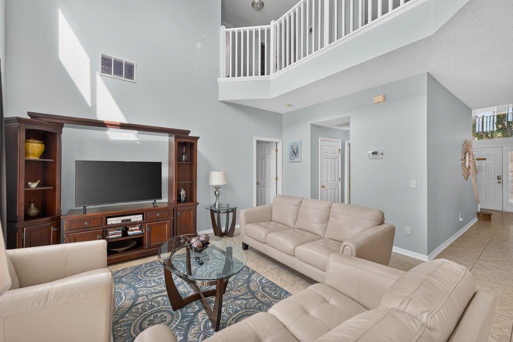 Minutes to Disney! Emerald Island Pool Home Retreat