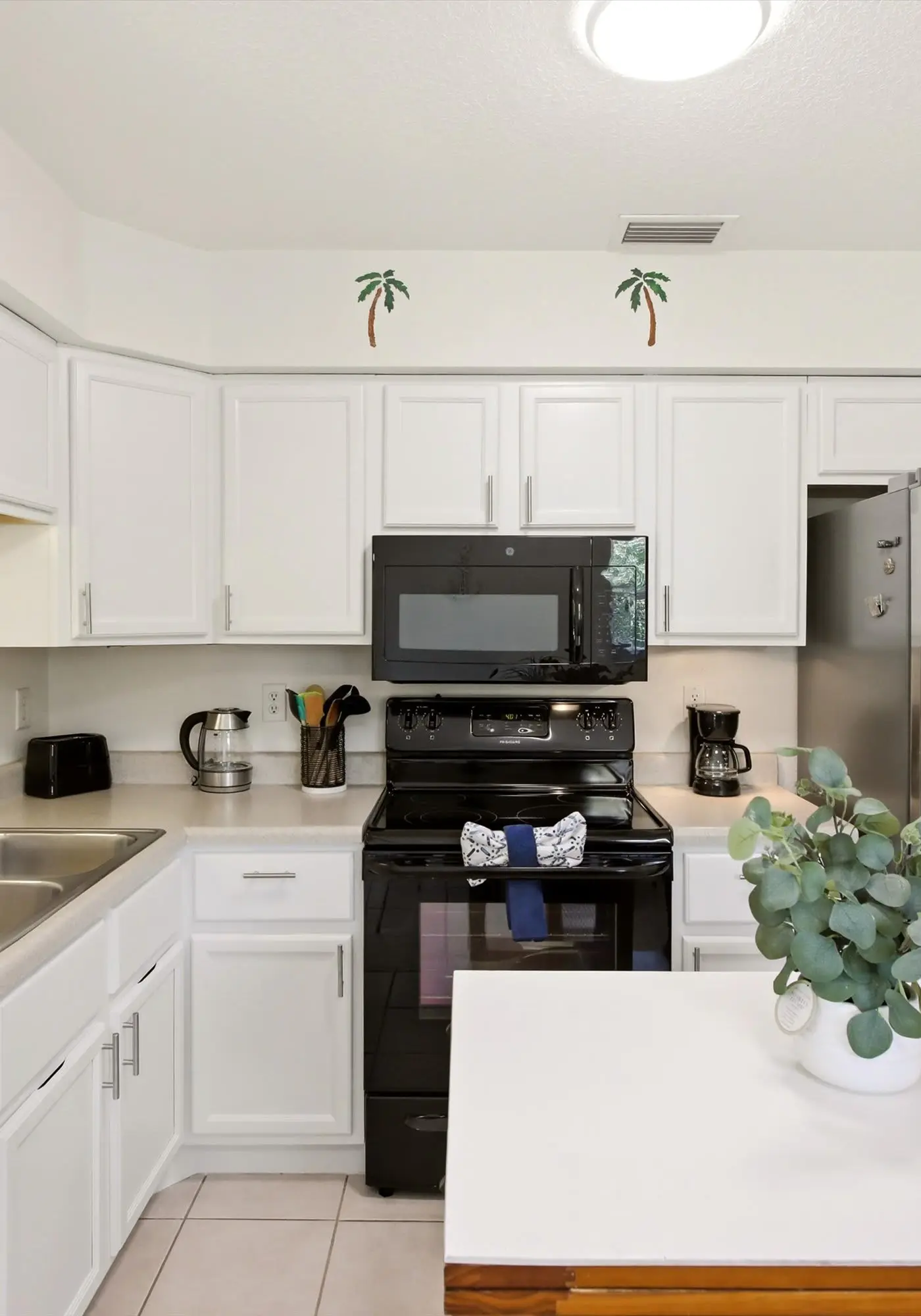 Cozy duplex, dog friendly & close to everything