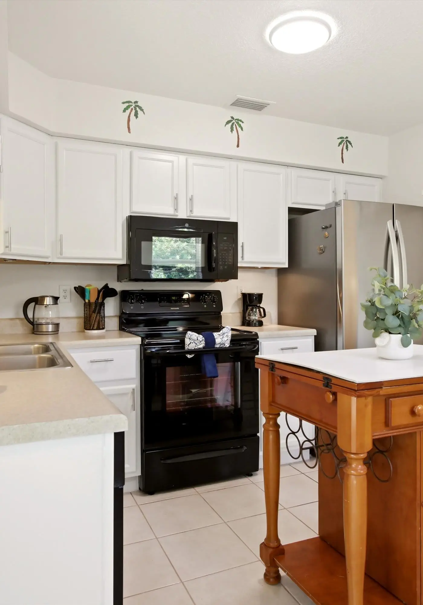Cozy duplex, dog friendly & close to everything