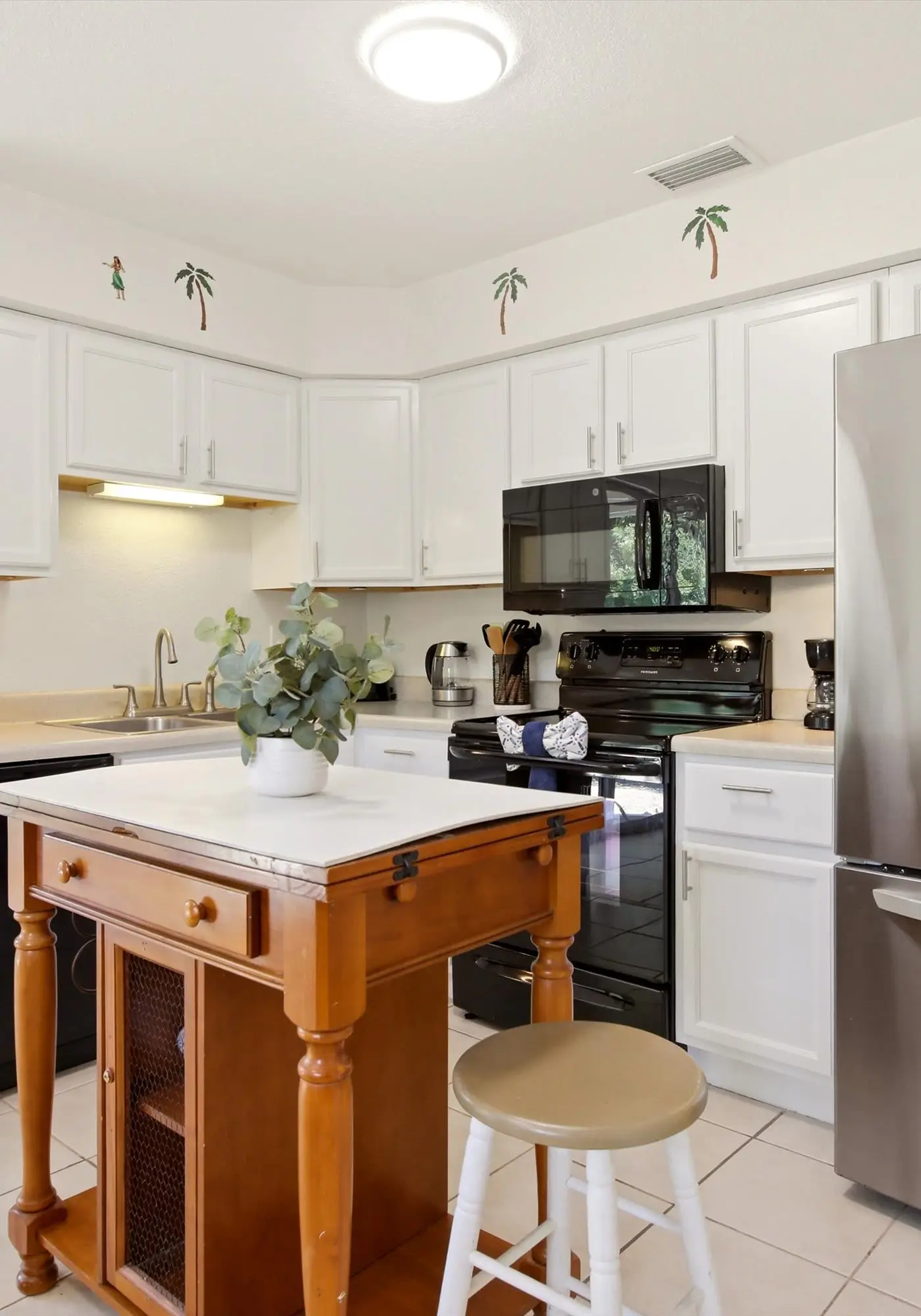 Cozy duplex, dog friendly & close to everything