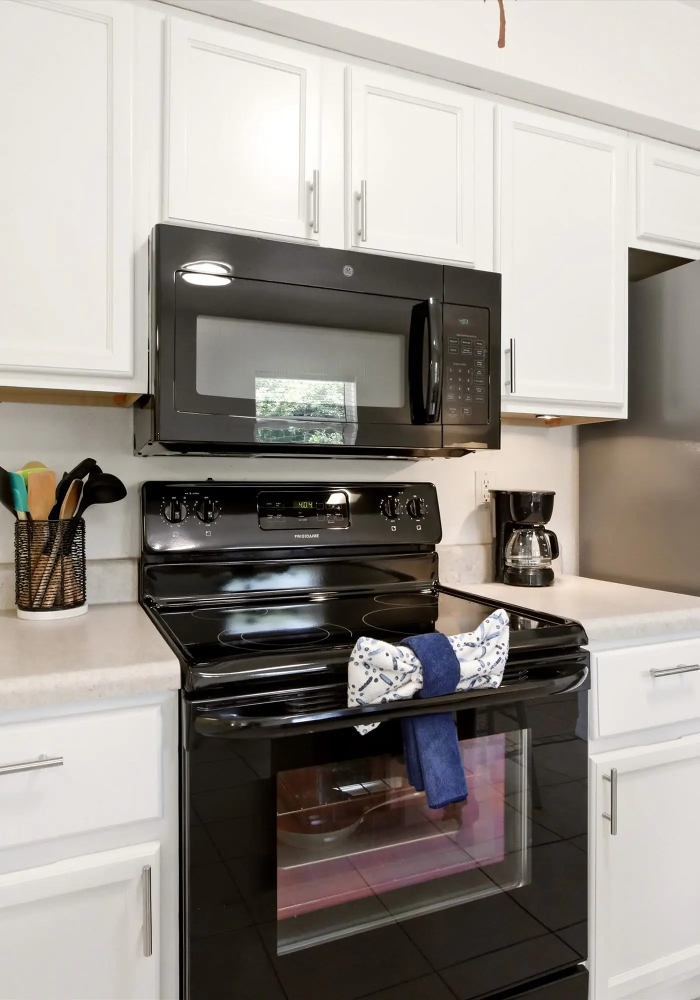 Cozy duplex, dog friendly & close to everything
