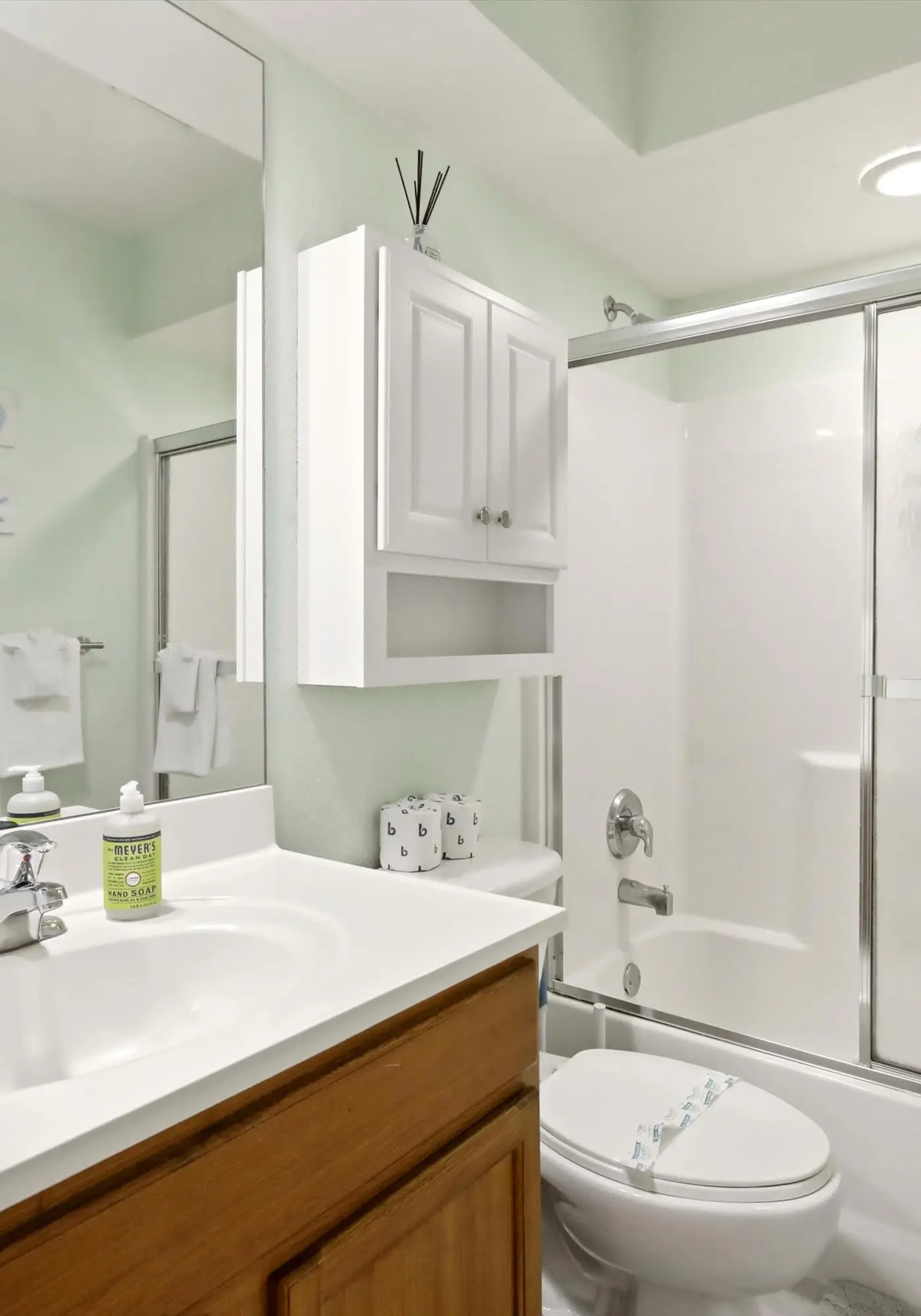 Cozy duplex, dog friendly & close to everything