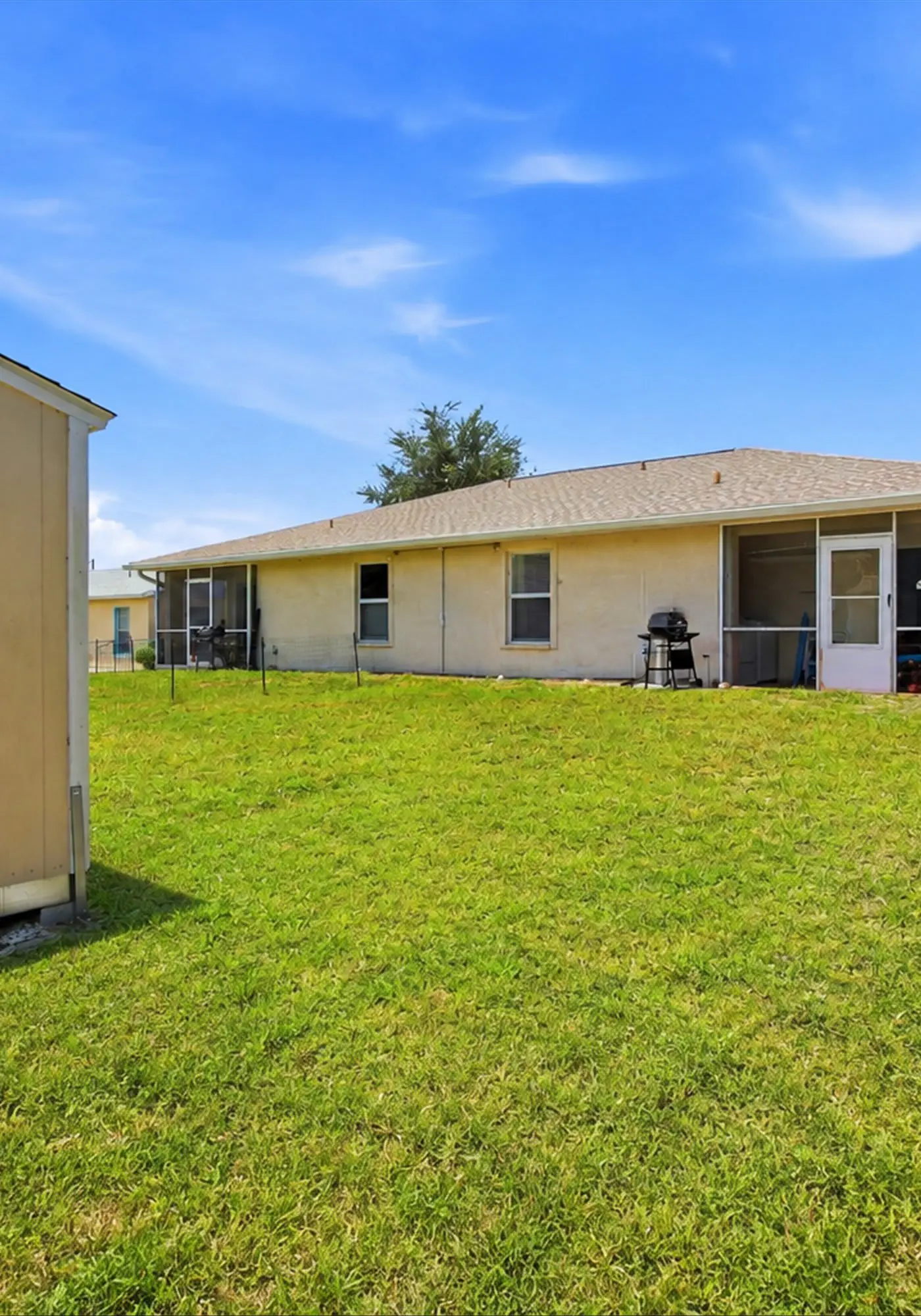 Cozy duplex, dog friendly & close to everything