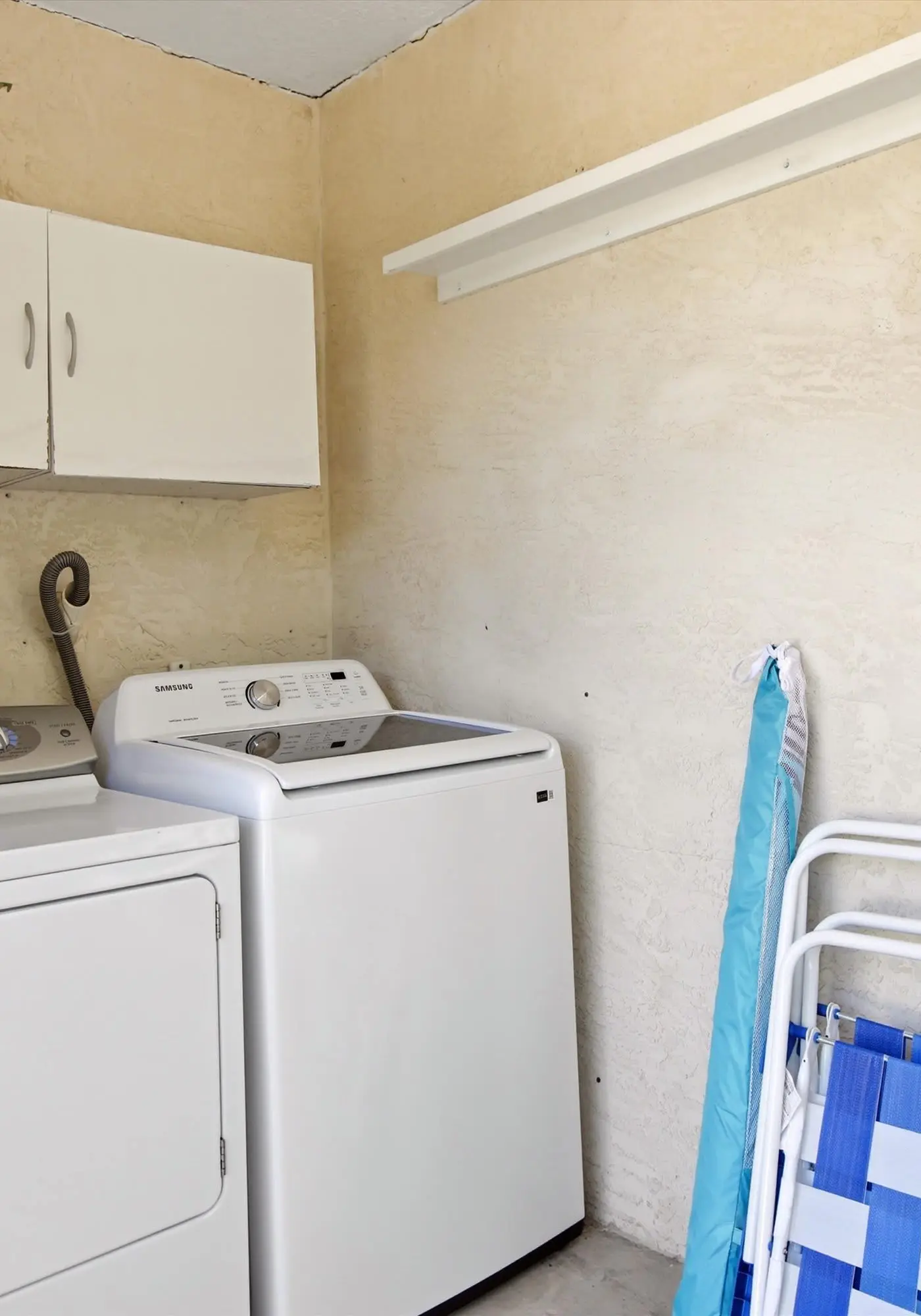 Cozy duplex, dog friendly & close to everything