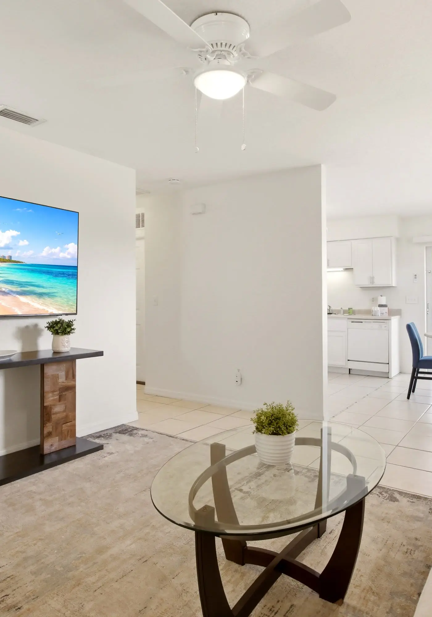 Gorgeous master unit w 2 full kitchens