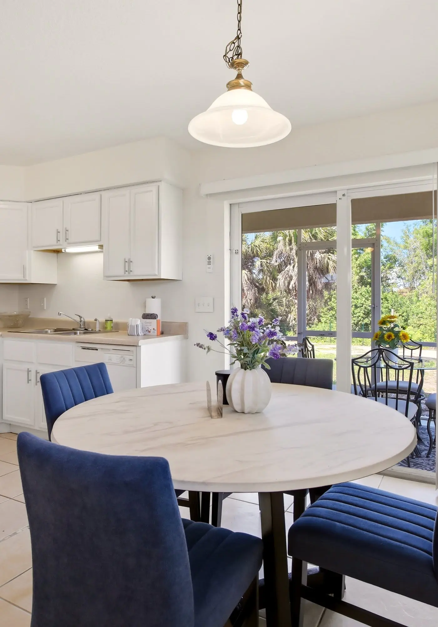 Gorgeous master unit w 2 full kitchens