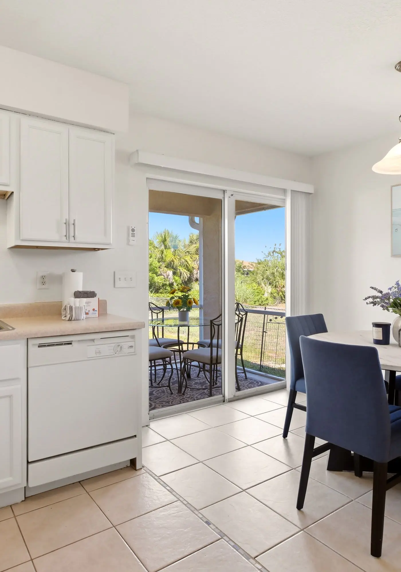 Gorgeous master unit w 2 full kitchens