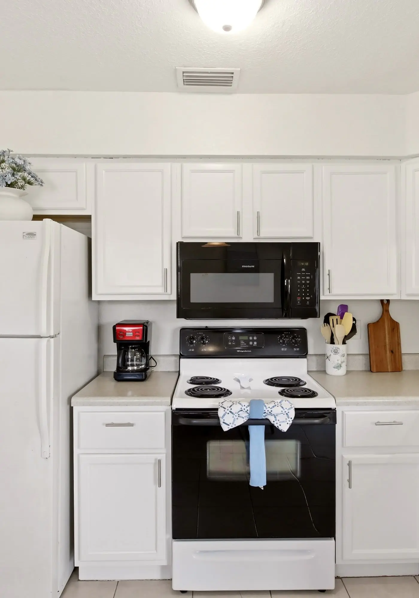 Gorgeous master unit w 2 full kitchens