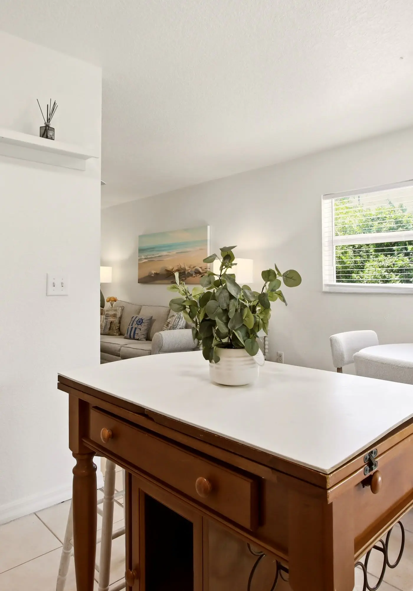 Gorgeous master unit w 2 full kitchens
