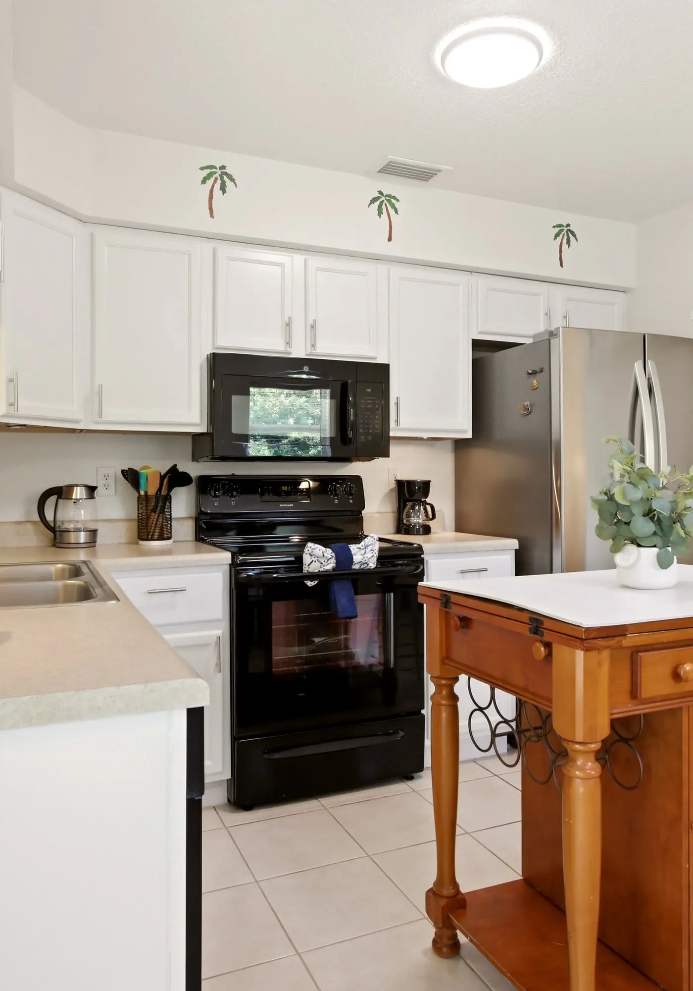 Gorgeous master unit w 2 full kitchens