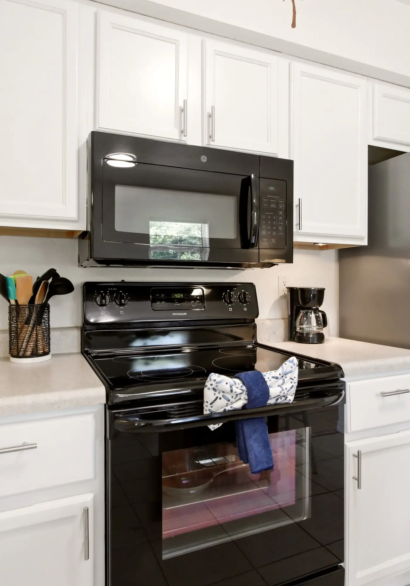 Gorgeous master unit w 2 full kitchens