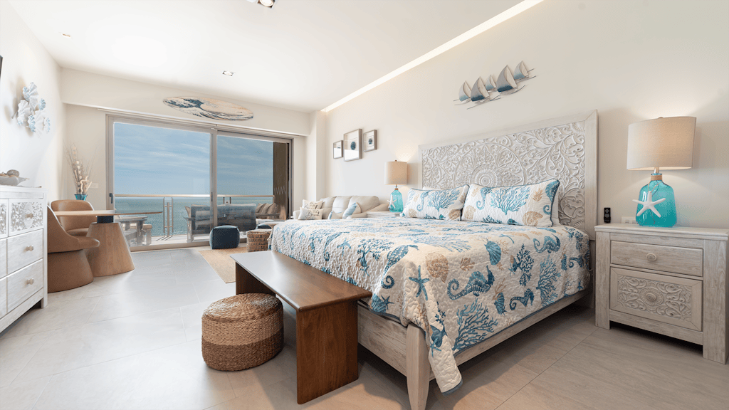 One 1507A Studio : Oceanfront Haven of Refined Luxury