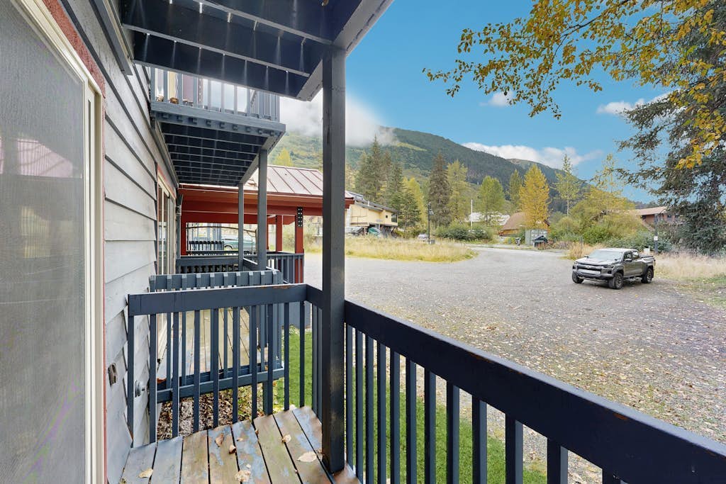 Clean design meets mountain utility. Sea to Ski Escape is a minimalist Girdwood studio condo located near the base of Alyeska Resort, engineered to let the massive surrounding landscape do the talking. The clean interior footprint trades clutter for comfort, providing a full kitchen, a private viewing deck with mountain views, and a queen-bed-plus-pull-out layout that easily handles up to four guests. Located inside a highly secured building within walking distance of the village restaurants, the condo includes a reserved parking spot and direct access to a communal building sauna. Standard Specs: Fully equipped kitchen, private viewing deck, flat-screen TV/DVD, high-speed WiFi, keypad entry, and shared building sauna/coin laundry access. Secured building with one reserved parking spot. True ski-in/ski-out access in winter. Sleeps 4.