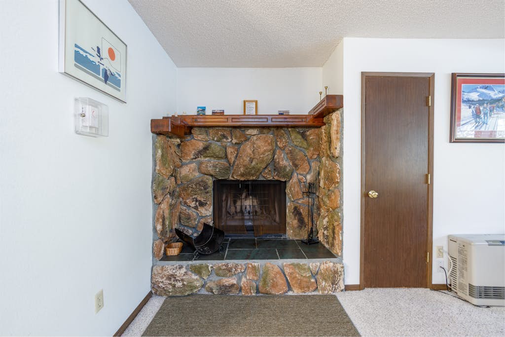 A spacious one-bedroom condo sitting directly in the heart of Girdwood, within easy walking distance of the local mercantile, breweries, and backcountry trailheads. When the powder calls, the Alyeska Resort lifts are just a few minutes up the road or accessible via the local resort transit shuttle. The interior layout features a fully equipped kitchen and a generous living room focused around an authentic, wood-burning fireplace—offering the exact kind of setup that handles a long ski weekend or an extended seasonal stay without strain. Shared building laundry facilities add to the practical utility. Standard Specs: Full kitchen, wood-burning fireplace, flat-screen cable TV/DVD, high-speed WiFi, keypad entry, and shared building laundry. Dedicated parking for one vehicle. Sleeps 4.